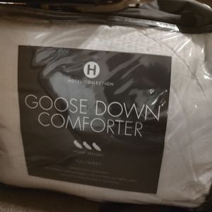 Hotel Collection comforter full/queen